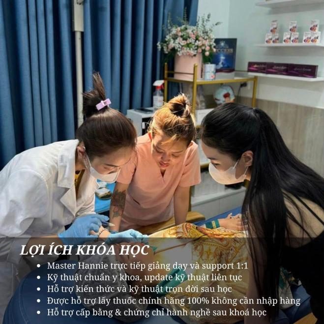 Học viên thực hành tiêm cùng Master Hannie
